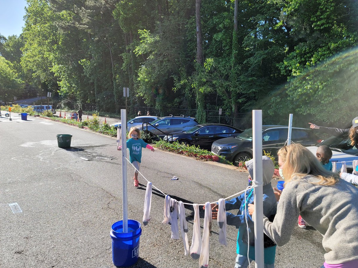 HPointPrincipal's tweet photo. Field Day water games were a hit!!! @HighPointFCS @fcshppe #HPESbettertogether https://t.co/F0xxtVsgZG