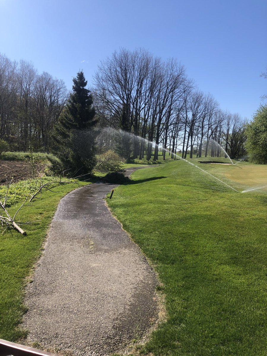 ryanarthur21's tweet image. Today&apos;s #shutdownprojects consisted of firing up the irrigation, checking heads with the GM, another #burnpile and cutting more brush #greenandclean @CobbleHillsGolf
