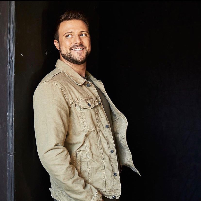 981THEBULL's tweet photo. Our friend @WalkMontgomery is on with Officer Don &amp; @DeAnnStephens Friday morning! Listen for the #iHeartCountry World Premiere of “Out Of Nowhere.”

🎧: https://t.co/TsDKe0mvAz https://t.co/hKI39Iyiq1