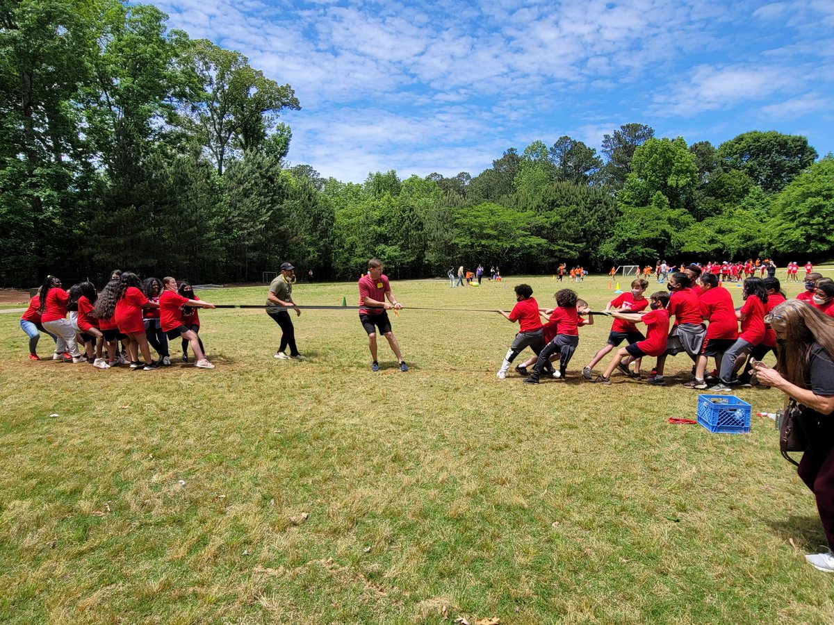 HPointPrincipal's tweet photo. @fcshppe brought back some classic field games🤗 @HighPointFCS #HPESbettertogether https://t.co/ld3UqPdMvL