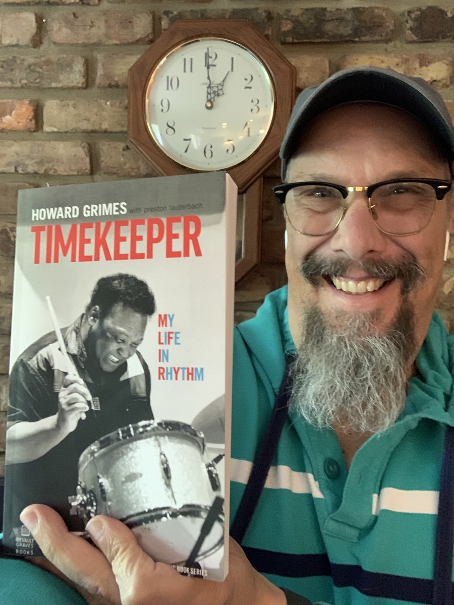 phillycheeze's tweet photo. This weekend, I’ll be dedicating PhillyCheeze Rock &amp; Blues Review #500 to legendary Hi Rhythm Section drummer Howard Grimes and will be reviewing his new book : Timekeeper : My Life in Rhythm.
👍😎🎶🥁
#HowardGrimes #hirhythmsection #Memphismusic #Drummers #Musicbooks #Musicblogs https://t.co/J6wwBxyT7n