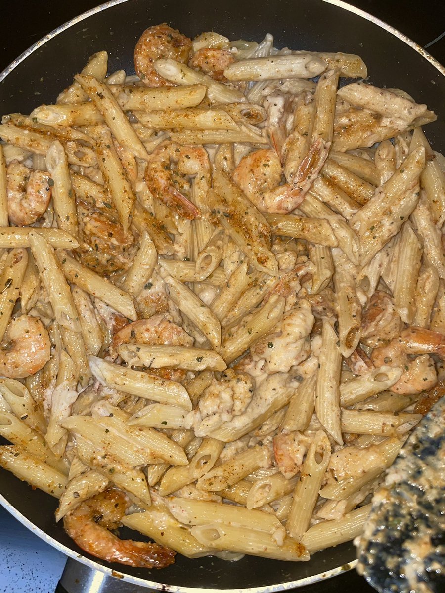 made shrimp cajun pasta for dinner tonight 😍