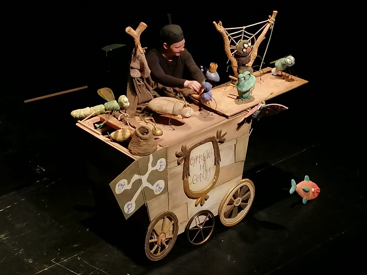 ajlagarriga's tweet photo. #Bondia. A #laGarriga seguim programant #culturasegura i adaptem el #projecteACE per podrr oferir teatre als infants del municipi. Ahir 200 infants de les @EscolaGiroi i @escolapuiggrac1 van conèixer la Rodoneta, la formiga protagonista del Carretó de contes de @FESTUCteatre https://t.co/Qzi9VGR1iE