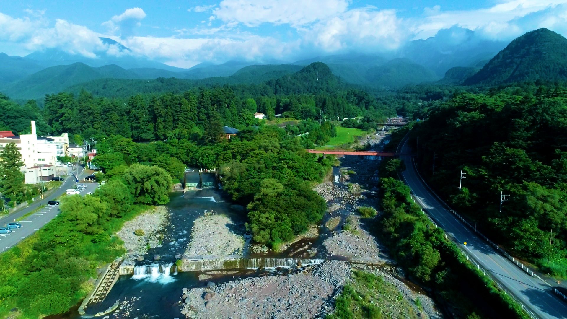 تويتر 世界遺産 على تويتر 日光東照宮は 二つの川が合流するパワースポット に造られています 写真左手が中禅寺湖から流れてくる大谷川 右手が女峰山から流れてくる稲荷川 中央の小高い山が 東照宮のある恒例山です 地形の秘密 5月16日 日 午後6時からの放送