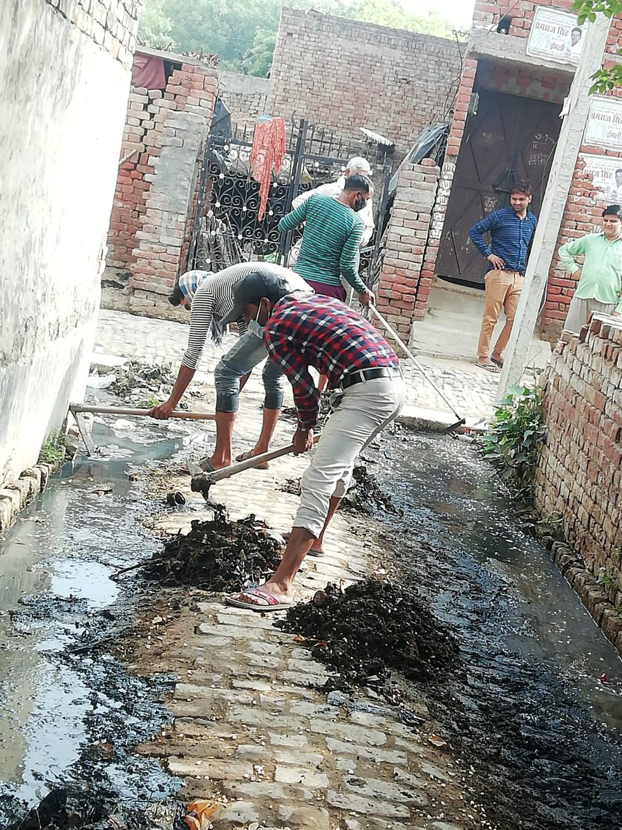 doprup_Bulandsh's tweet photo. जनपद बुलन्दशहर की विभिन्न ग्राम पंचायतों में सफाई कार्य, ब्लीचिंग पाउडर का छिड़काव वृहद स्तर पर कराया जा रहा है।
@dmbulandshahr @Bhupendraupbjp @CMOfficeUP @uppanchayatiraj https://t.co/2Q98qWpL24