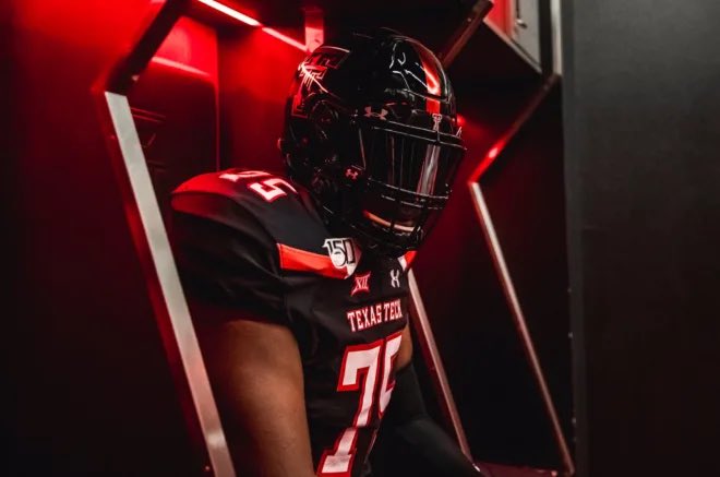 RedRaiderSports's tweet photo. Our signee Q&amp;A series continues with OL Jacoby Jackson as he prepares to make the transition from a Summit Jaguar to a Texas Tech Red Raider #GunsUp #WreckEm

➡️ https://t.co/Xpi00GFIMK https://t.co/VYBlkVbtOr
