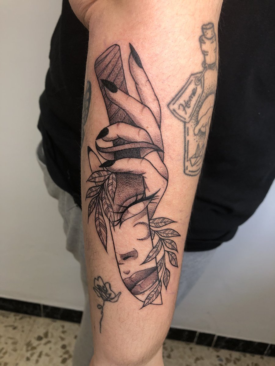 MariaHueso20's tweet photo. De vez en cuando subo tattoos chulis a mi cuenta de instagram @_demiparami_ 😊 https://t.co/mnSk54sSoc