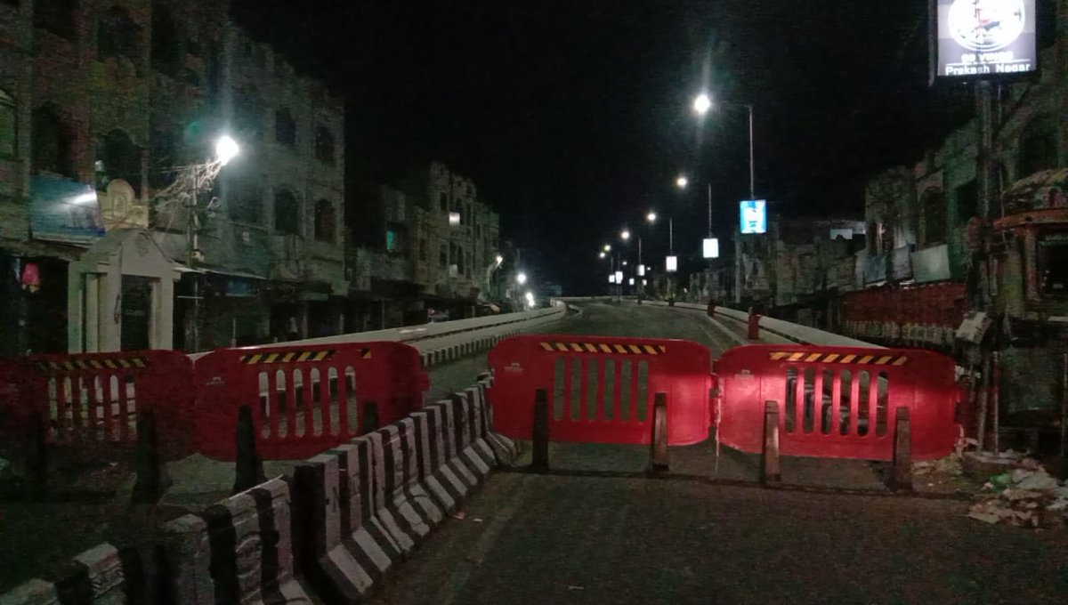 Narasaraopeta_'s tweet photo. NOTE: BEFORE 12PM all the town people just reach your home's safely.. Curfew timings starts from 12PM - till mng 6am don't come outiside untill it is emergency major centres like MALLAMA centre UG BRIDGE Gnt road will be closed after 12PM #stayhomestaysafe #mananarasaraopet https://t.co/FIRuY7lVHz