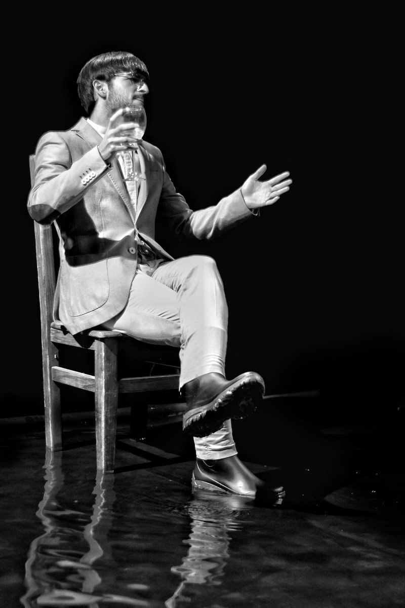 marcsauslis's tweet photo. Avui, @amfiteatre_cat estrena "Un enemic del poble" d'Ibsen a @LaQuartera Ahir vaig anar a l'assaig general a fer fotos i ja us dic que val molt la pena. https://t.co/s8uyXu6iWz