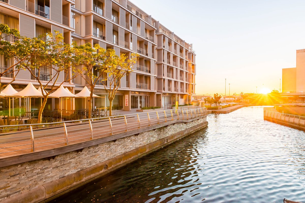 HarbourBridgeCT's tweet photo. Ideally situated within the Convention Centre and Cape Town International Convention Centre precinct, the premier four-star aha Harbour Bridge Hotel, offers business and leisure travellers the ultimate accommodation experience. https://t.co/PwuovS698Q