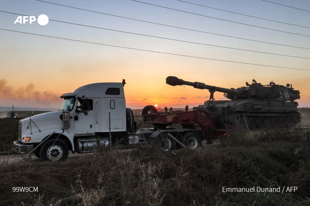 afpfr's tweet photo. [À LA UNE À 8H] 
Après avoir annoncé la présence de ses soldats dans la bande de Gaza, l'armée israélienne a fait marche arrière, évoquant un "problème de communication en interne" #AFP 1/5 https://t.co/107ncoehf9