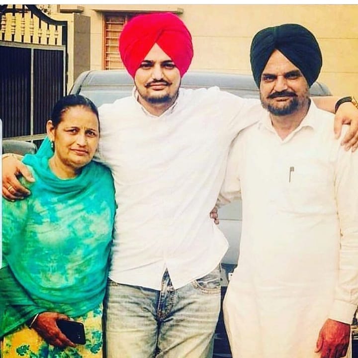 PunjabTube's tweet photo. 1000 Retweet krdo iss post de utte #moosetape @iSidhuMooseWala https://t.co/ermMZ9SH3g