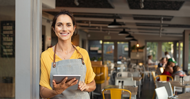 Those who dare : What can an SME learn from a famous referee, an international boxing promoter and professional racing driver? Vodafone brought together bold stories from over 30 pioneers, to help SMEs tackle some of their biggest challenges. #SMEchampion bit.ly/2Ql3NMG