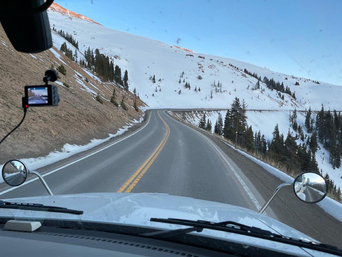 Drove up and over Loveland Pass 😬 that was ummm….. fun 😳😈

.
.
.
.
#stackedpunkprincess #lovelandpass #flatbedmafia #nervous #aintgonnalie #truckerlife #husbandmademedoit