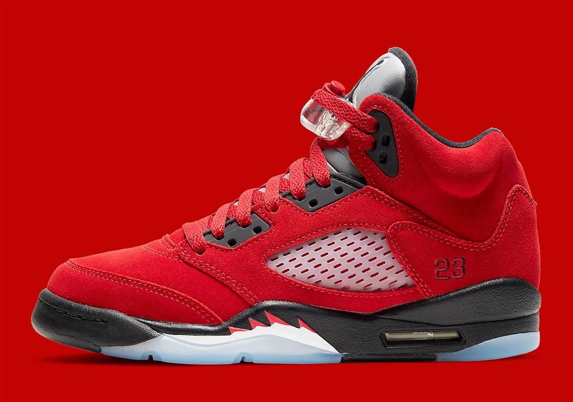 snkr_twitr's tweet photo. Still available ✌🏽GS Jordan Retro 5 ‘Raging Bulls’ 🔴⚫️

https://t.co/2hAZcT6EP1

#AD https://t.co/5P2vcnG2pZ