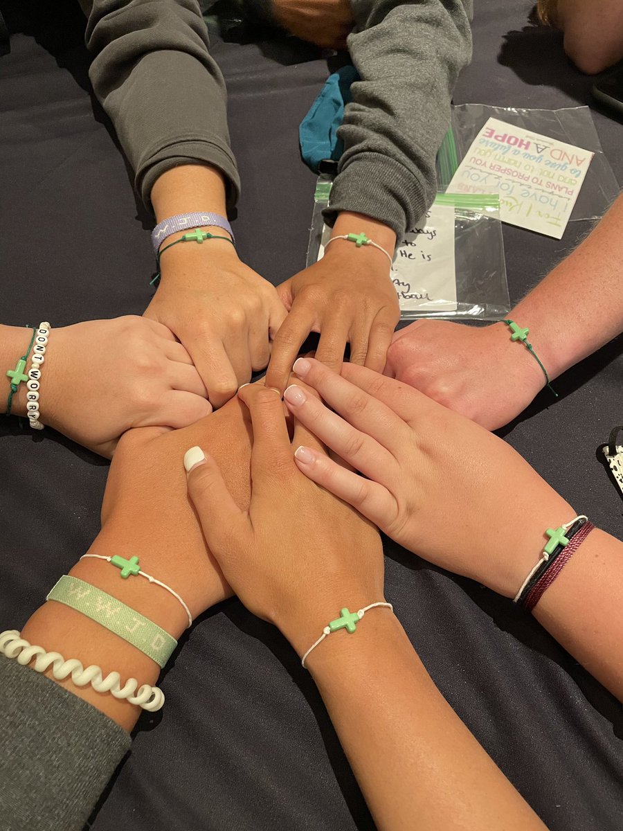 Shoutout <a href="/LibertySB/">Liberty Softball</a> for the bracelets and kind words! Its always more than softball!! 💚