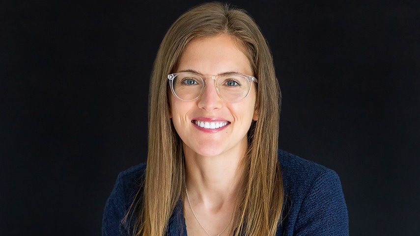 EMBAGlobalAsia's tweet photo. Alexandria Darin is from the United States. She chose the EMBA-Global Asia programme to gain a deeper understanding between Eastern and Western business practices, enabling her succeed as an innovative businesswoman. #classof2023 https://t.co/0bVYnChUSW