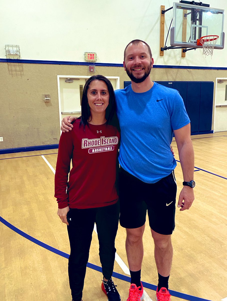 SwishCapeCod's tweet photo. 👍Awesome to have @CoachJCos of @Go_AnchorWBB on hand to view this week’s sessions! @mvelasquezz13 (Class of 2023; @MonomoySharks) participated in back-to-back sessions (perimeter &amp; interior) for the first time and our interior group had a ton of fun playing 3-on-3 to finish!💙🧡 https://t.co/lRiTfpbgJi