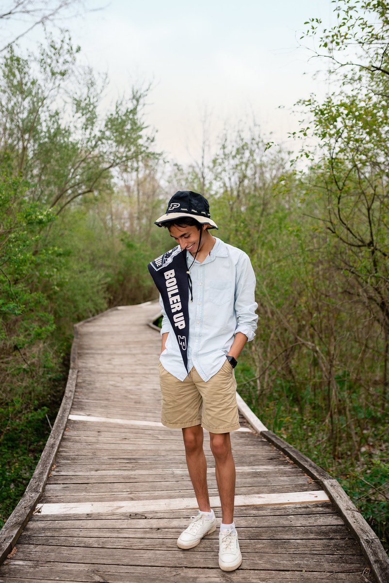 beaimages's tweet photo. HENRY | senior 🎓 part ✌️| EHS
#Classof2021  #elkhartlions #elkharthighschool https://t.co/2YSwEkXWjy