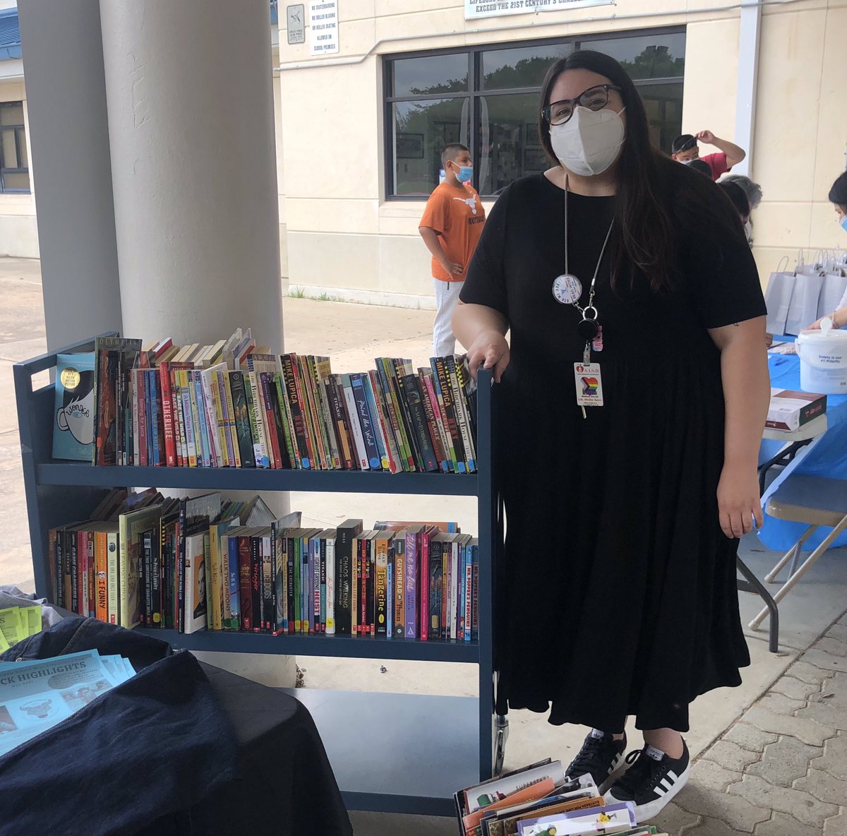 MendezMSLibrary's tweet image. Loved giving out free books and bookmarks during our 6th Grade Transition Camp this evening. I especially enjoyed meeting new families and taking a break to read with our Kick Start team! 📚🥋📖@MendezMS_STEM @AustinISD #AISDProud