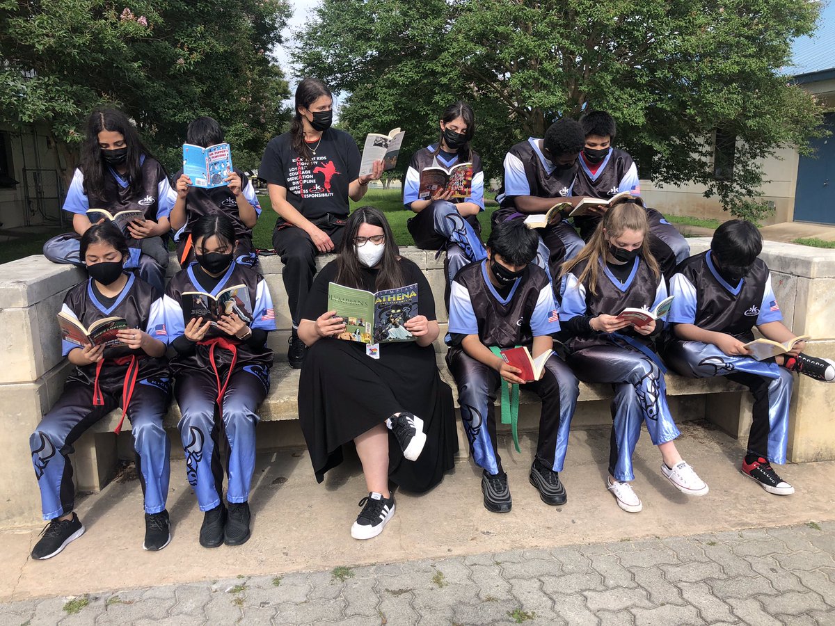 MendezMSLibrary's tweet image. Loved giving out free books and bookmarks during our 6th Grade Transition Camp this evening. I especially enjoyed meeting new families and taking a break to read with our Kick Start team! 📚🥋📖@MendezMS_STEM @AustinISD #AISDProud