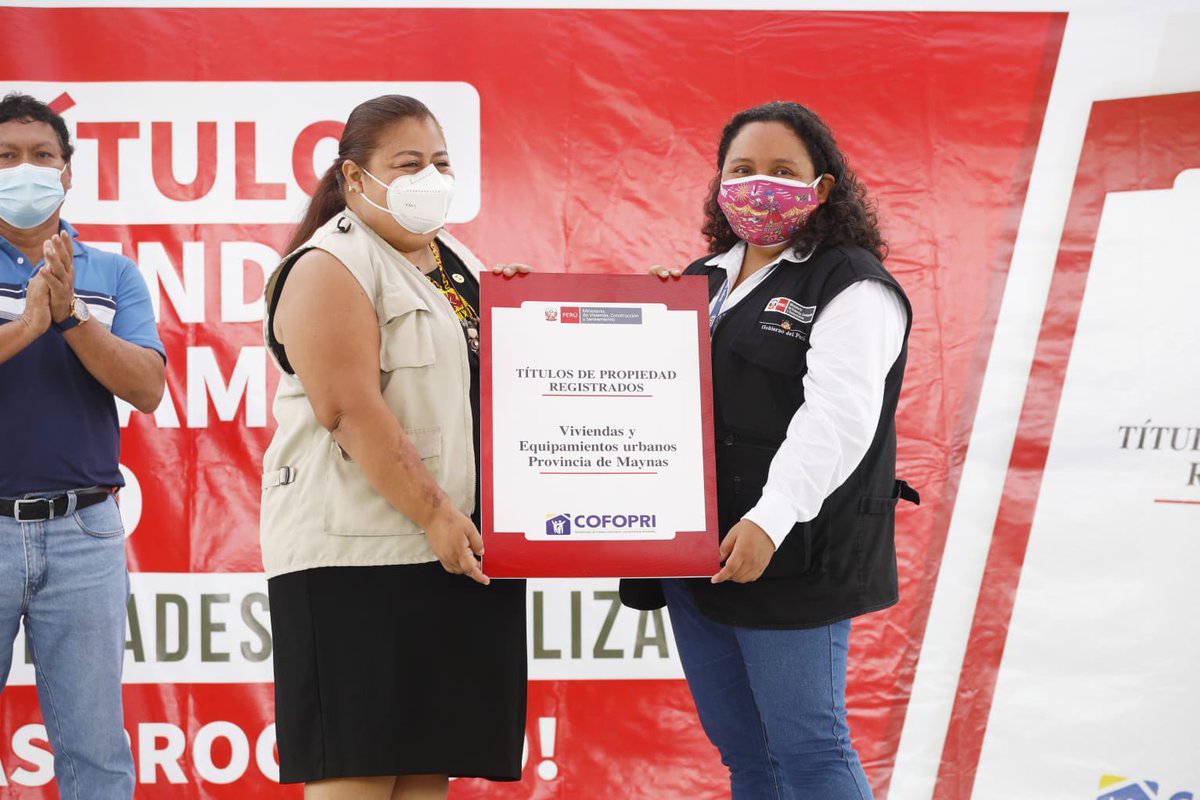 UrbanistaSol's tweet photo. ✅ ¡Formalizamos para crecer en orden! En  #Loreto, con @CofopriPeru, entregamos títulos de propiedad, esperados más de 15 años, a 120 familias, 23 colegios, 5 centros de salud y comisaría en Maynas y Ramón Castilla. Trabajamos para que más predios accedan a servicios básicos. https://t.co/afuMRkXs8h
