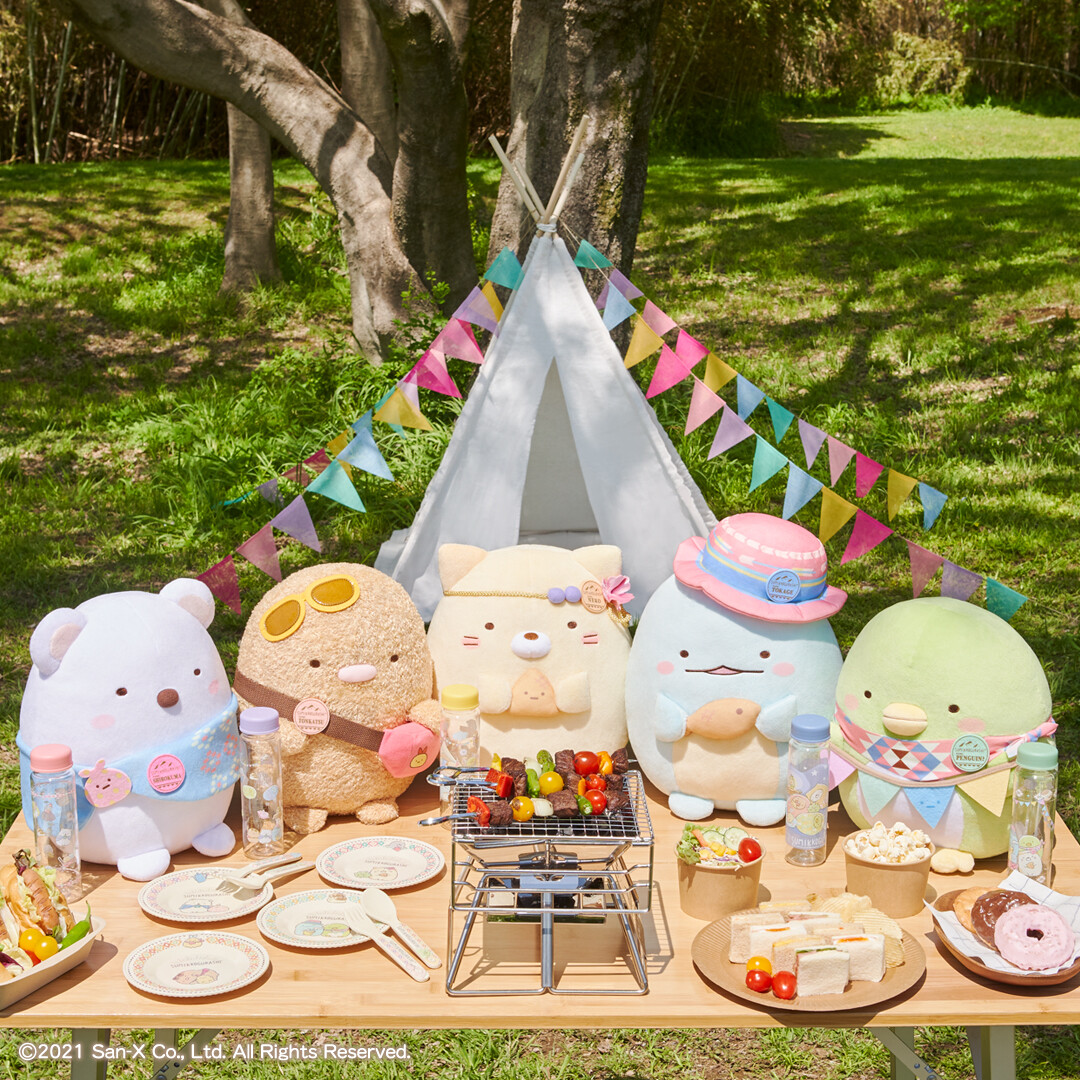ichibanKUJI's tweet photo. ／
取扱店舗検索ページ公開しました⛺
➡https://t.co/YQHePDgpBg
＼

おしゃれでかわいいキャンプ衣装をきたすみっコ達が登場✰

【一番くじ すみっコぐらし～のんびりすみっコキャンプ～】
https://t.co/srpFg52a1l
5/22(土)より順次発売予定♪

#すみっコぐらし #すみっコ情報 https://t.co/nUyKPPiQ5j