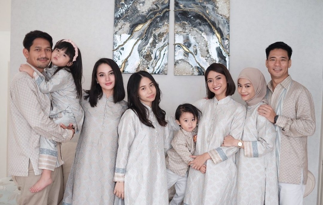 Kurasi Fashion Keluarga Selebritas Indonesia di Hari Raya Lebaran 2021
