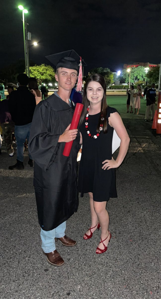 ColtLangston's tweet photo. I graduated🎊🎉 https://t.co/VrPf0erF5S