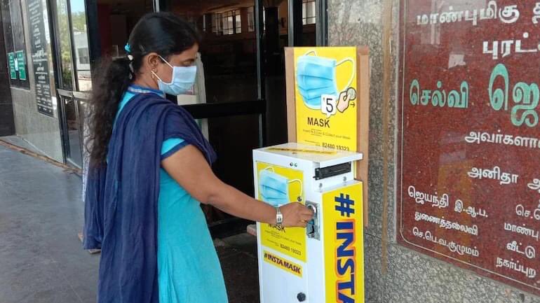 ndtvgoodtimes's tweet photo. #𝐆𝐓𝐁𝐞𝐞𝐩𝐬: 𝐂𝐡𝐞𝐧𝐧𝐚𝐢 𝐂𝐨𝐮𝐩𝐥𝐞 𝐈𝐧𝐯𝐞𝐧𝐭𝐬 𝐑𝐬.𝟓 𝐅𝐚𝐜𝐞 𝐌𝐚𝐬𝐤 𝐕𝐞𝐧𝐝𝐢𝐧𝐠 𝐌𝐚𝐜𝐡𝐢𝐧𝐞

#COVID19 #MaskUpIndia #CovidWarriors 

Read Here: https://t.co/79LhAzhUBx https://t.co/KHs4EQvazp