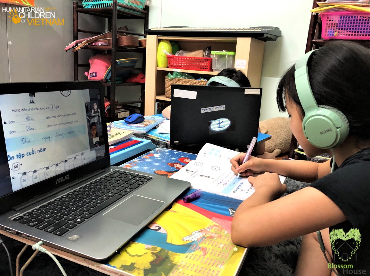 HSCVietnam's tweet photo. With the largest COVID-19 outbreak to date, Blossom House's girls have gone back to 100% online learning. Things are different for children in rural areas. Without facilities and internet, they are at risk of falling behind and dropping out of school.
#COVID19 #StrongerTogether https://t.co/HdHwMGu3pQ
