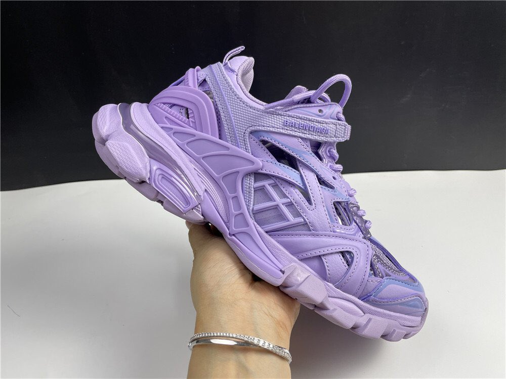 HypesneakerR's tweet photo. Balenciaga Track 2 Open Sneakers in Lilac
#sneaker #hypesneaker #sneakerhead #streetstyle #streetwear #fashion #bestshoes https://t.co/YjlflSRFSV