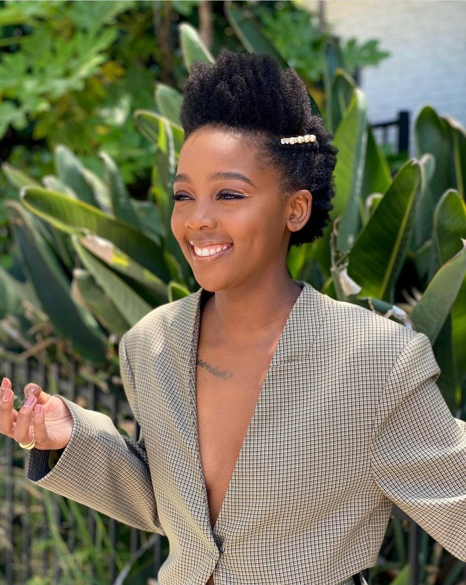 Sihlangu_SA's tweet photo. Just as we end the show this morning, Amazon Prime will be releasing the long awaited Underground Railroad series.... You don't want to miss this one!!!!!!! It's the official @ThusoMbedu Day!!!!! #HelloForever!!!! #Isaiah43 #Matthew5 #GMGBreakfast #HopeAliveRadio #DareToLive https://t.co/YUP1eMxpaU