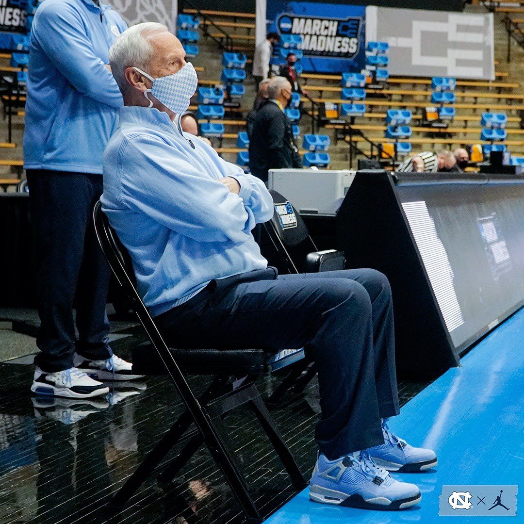 _JorgeSalinas's tweet photo. #86 Air Jordan 4 'UNC' #roywilliamsbasketballcamp #unc https://t.co/BkkNHLlhH6