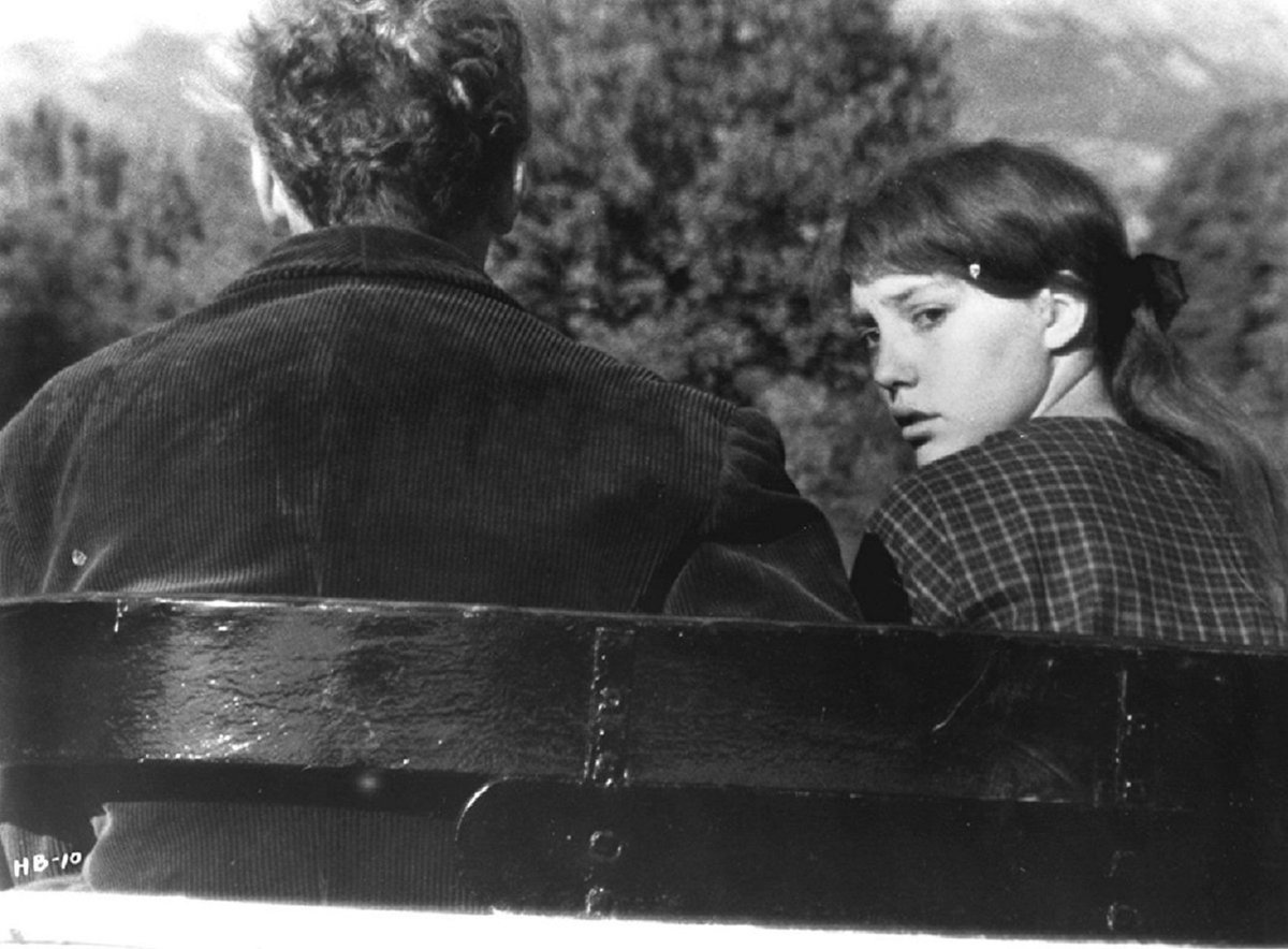 Nave على تويتر 女優アンヌ ヴィアゼムスキー 1947 17 は今日5月14日が誕生日 祖父はノーベル賞作家フランソワ モーリアック 祖父によく言われたものだ お前は時代遅れな顔をしているね と これは誉め言葉だよ とも デビュー作 バルタザールどこへ