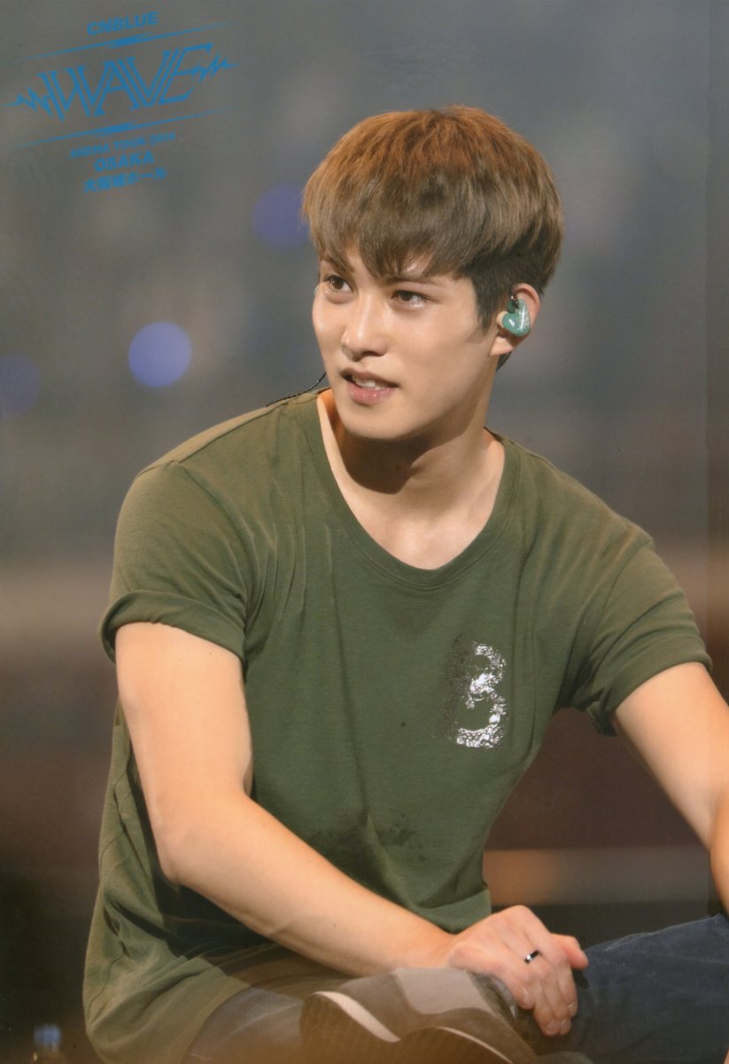 เขาสมควรจะเป็นที่จดจำของเราไปนานๆ 
เพลงของเขา ฟังทีไรก็ไพเราะจับใจ
เสียงกีตาร์ของเขา ฟังทีไรก็มีพลัง
อยากให้พวกเราจดจำเขาไว้ในฐานะนักดนตรีคนหนึ่ง ที่ทำเพลงดีๆ ให้เราฟังไปตลอดนะคะ หวังว่าเราจะไม่ลืมเขา
#515MayYourLifeBeColorful 
2021.05.15 
#LeeJongHyun
#อีจงฮยอน
#이종현
<a href="/cnbluegt/">이종현</a>