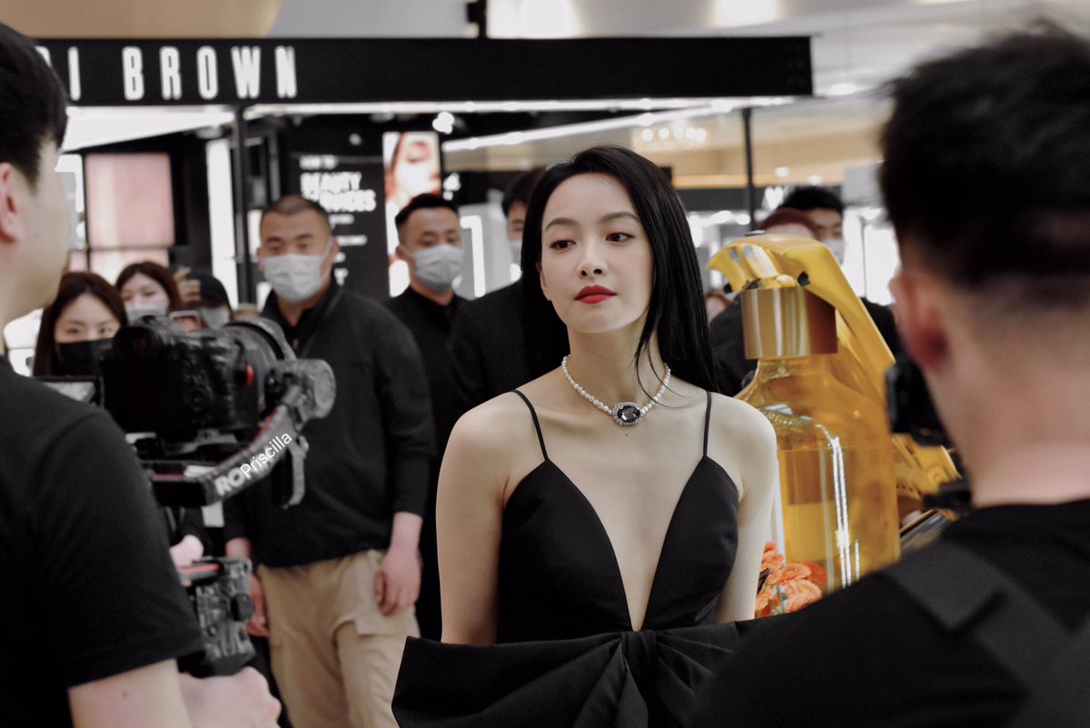 thesongqian's tweet photo. 210513 — Kiehl’s 170th Anniversary Event

✧ she’s beauty she’s grace

©PriscillaaaOuO

#victoriasong #宋茜 #songqian https://t.co/zeI6S8yCBd