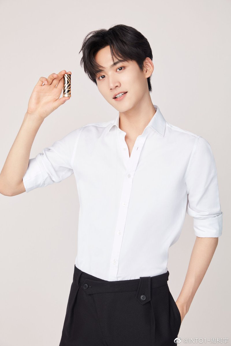 ManoodTingJeen's tweet image. คุณชายโจวเขามาประกาศแล้วว่าจะไลฟ์สดขายเครื่องสำอางของ Sisley วันที่ 16 พ.ค.นี้ ! เวลา 1 ทุ่ม (ไทย) 🎉

หล่อ สะอาดมากๆค่ะ คุณชายโจว 😍

#ZhouKeyu #โจวเคออวี่