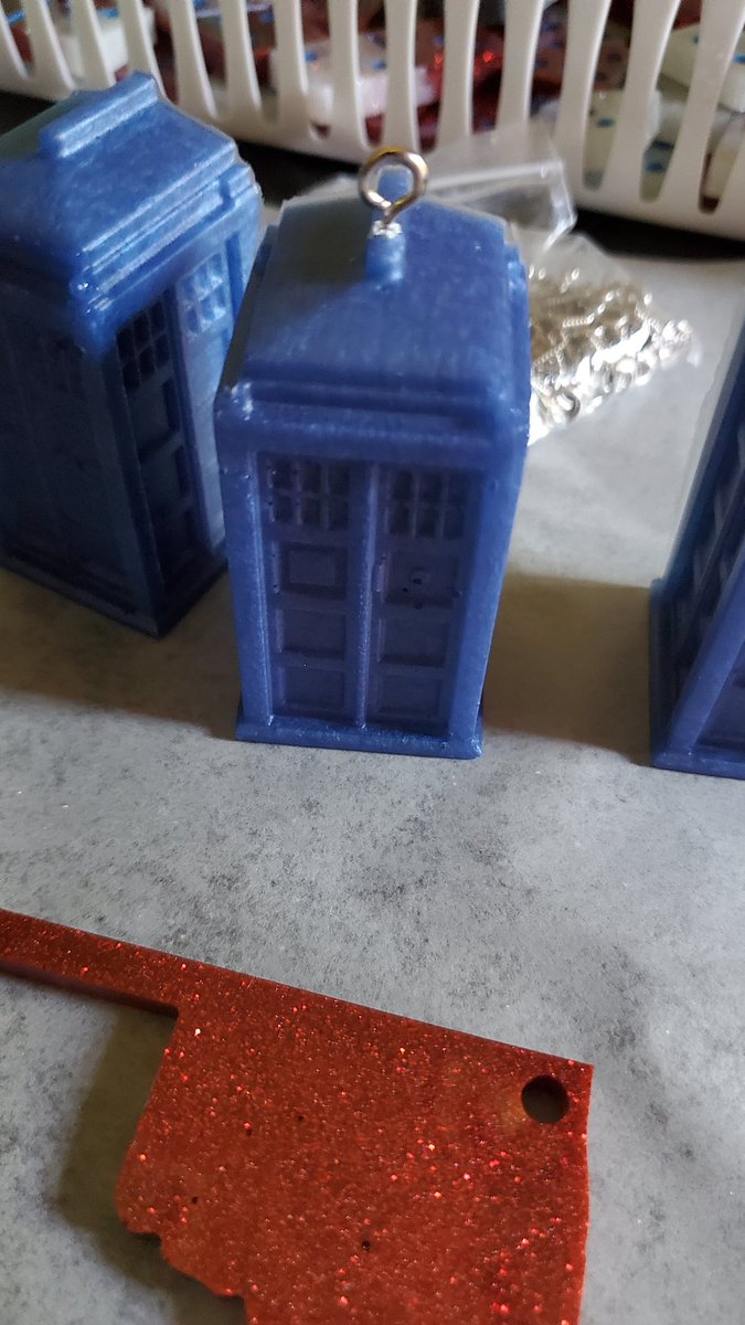 Making a mess and creating things #whovian #tardis #funwithresin #drwho