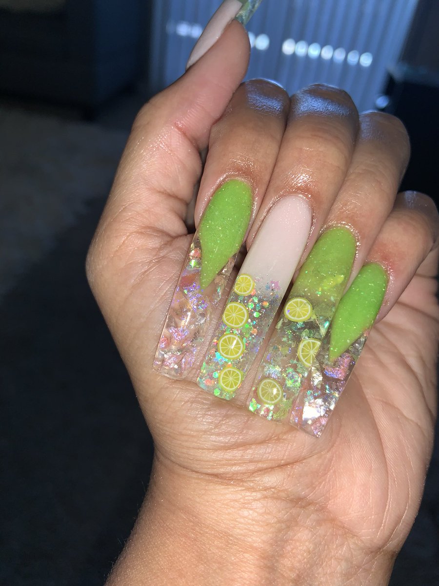 Summer is coming✨🍋 

#nailart #nailsofinstagram #xlnails #longnails #summernails #Lemonade  #NailDecals #nailtech #nailideas #nailinspo #BlackOwnedBusiness #BlackGirlMagic #pdxnails #portlandoregon #portlandnails #acrylicnails #BlackTwitter #blackexcellence #nails