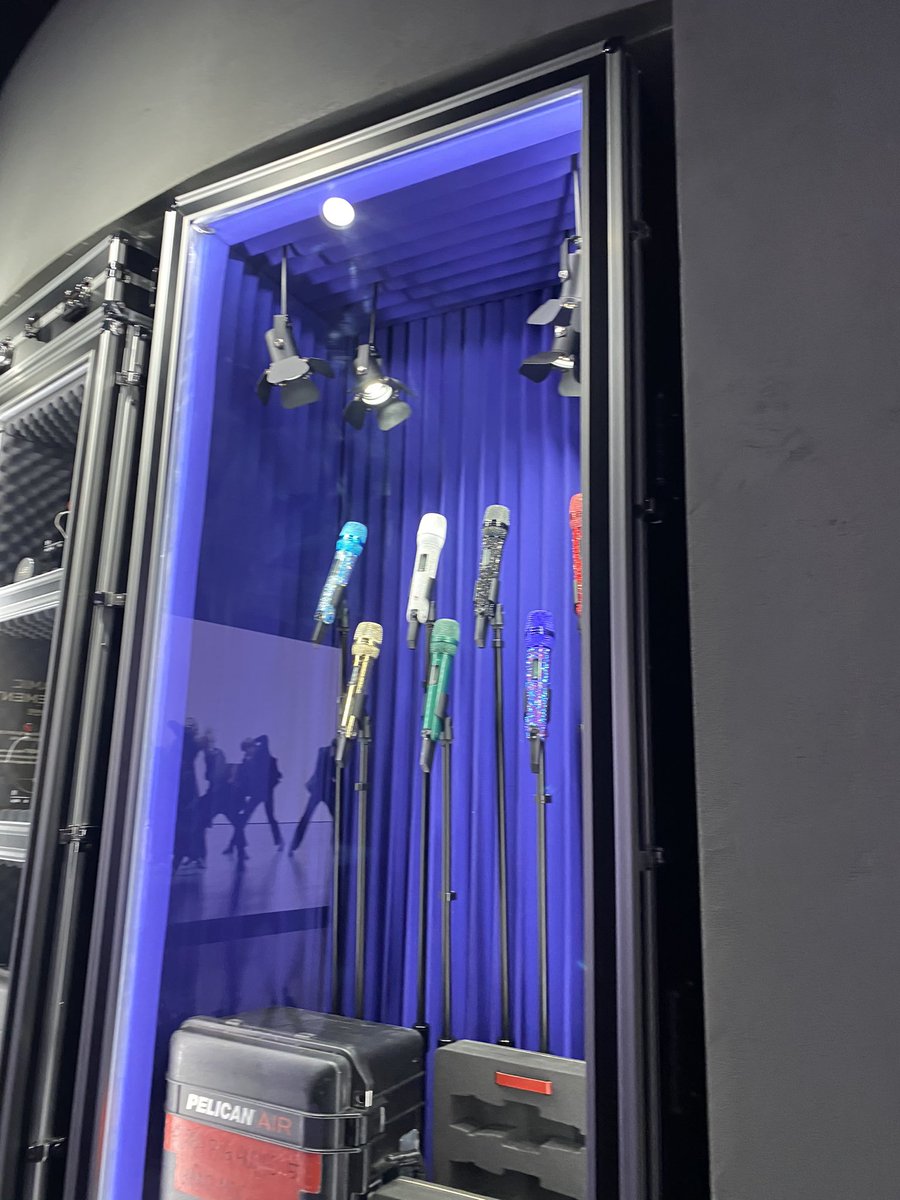 jimincIoud's tweet photo. no wonder they changed mics bc the previous ones is on hybe insight museum display https://t.co/0t78VWLC1i