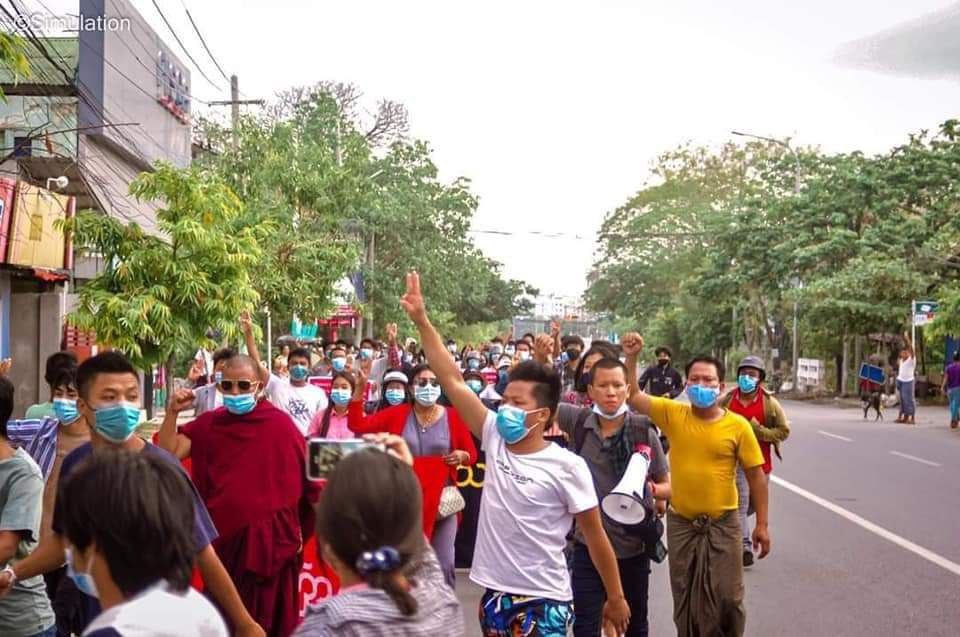 Eainchitpoe1's tweet photo. Mandalay: No matter how many times Junta has suppressed Mandalay, it will come back stronger than ever. Daily Joint Rally took place today while chanting, "The more you suppress us, the louder our voices are". #WhatsHappeningInMyanmar #May14Coup https://t.co/8uAyLK97a6
