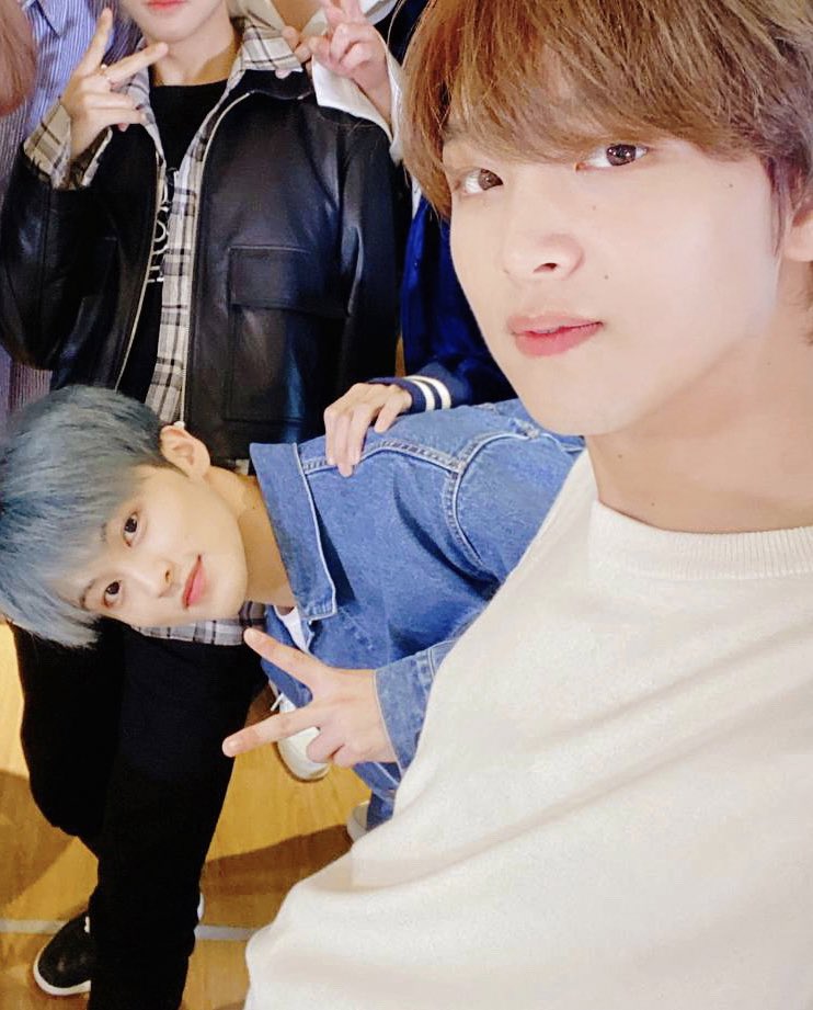 realmul1's tweet photo. 하 옆이야... https://t.co/PQzJAO3GfU