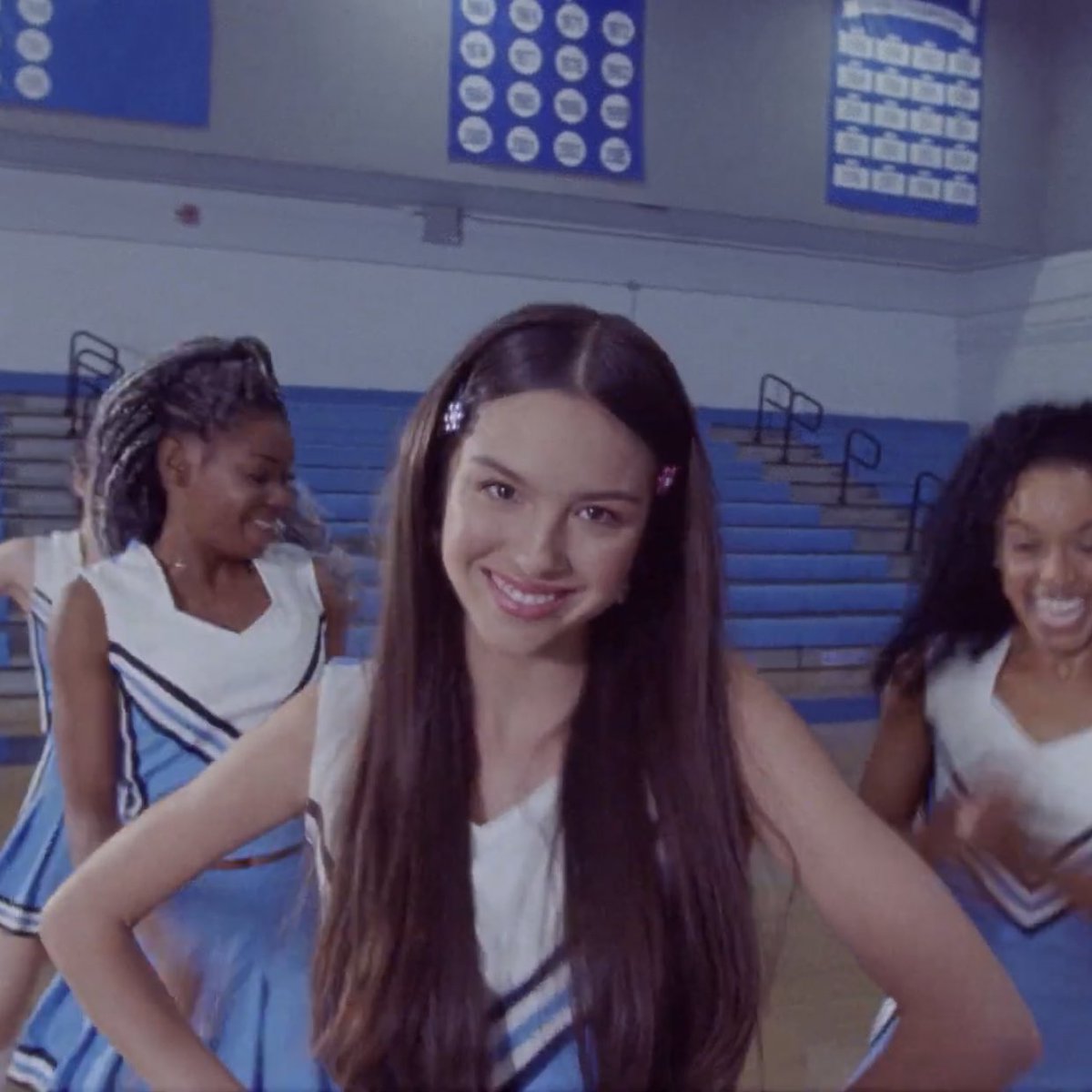 stylesjao's tweet photo. estudar
  studar 
    tudar
      udar
         dar graças a deus por viver na mesma época que olivia rodrigo

#good4u https://t.co/E4ryFptcdX