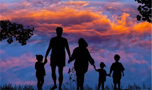 La familia y el Grooming hijosdigitales.es/es/2021/05/la-… Internet es una gran revolución. A raíz del último año, hemos tenido que adaptar los trabajos y aprender a desarrollarnos en un nuevo entorno. Pero, ¿y que hay del resto de la casa? ¿sabemos ayudarles a disfrutar seguros?