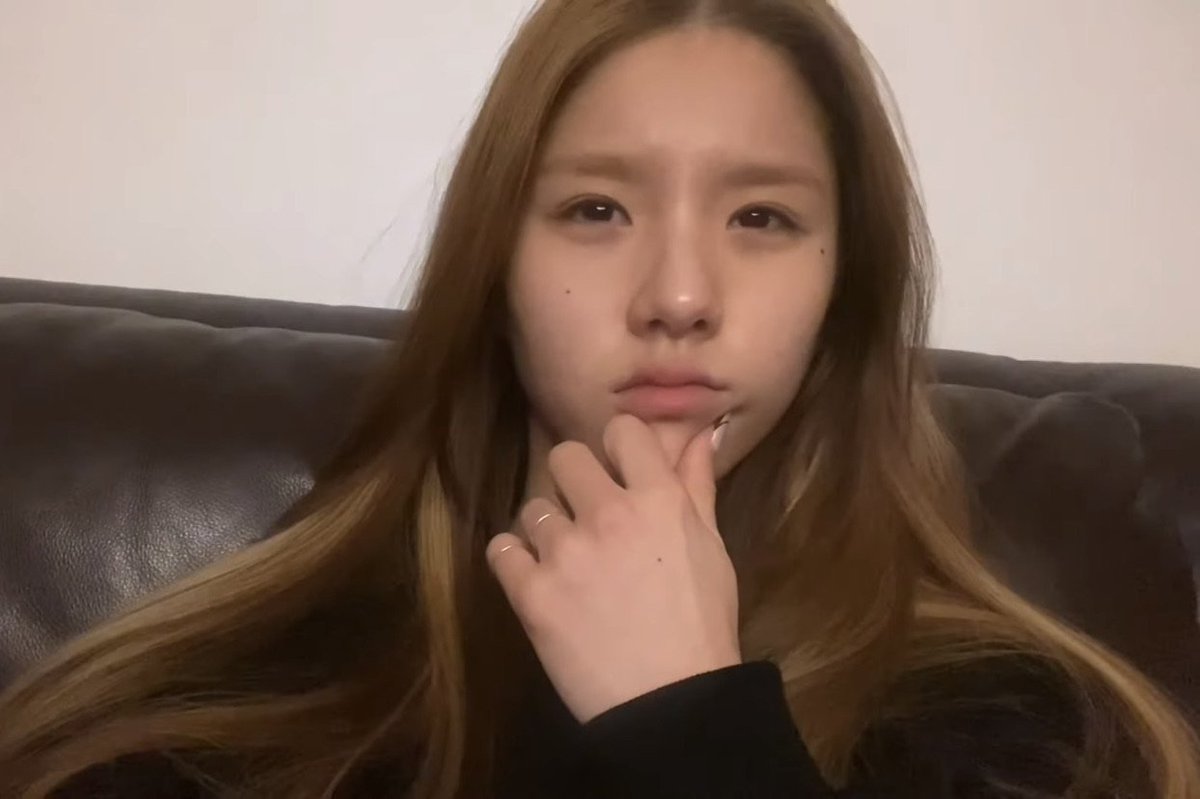 thinking about heejin (@heethinkerz) on Twitter photo 