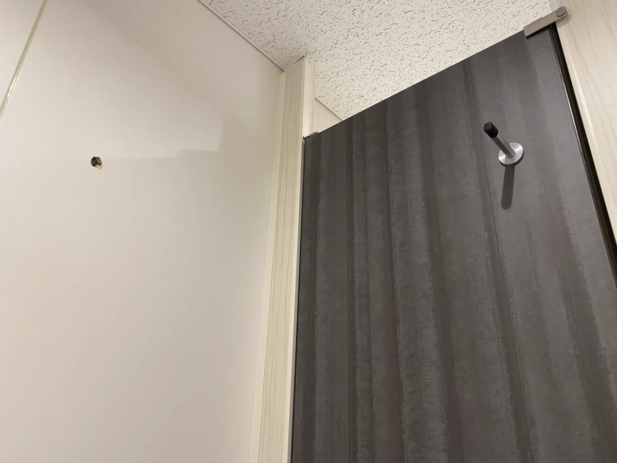 爆笑して写真撮ってしまったｗ。入ったトイレの「明らかな欠陥構造」に気がついた時に。