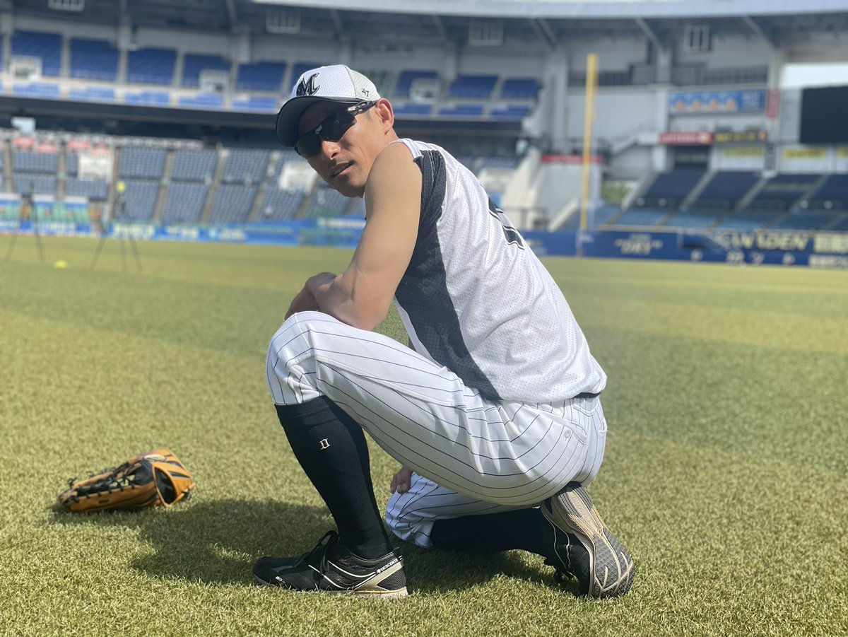 外野守備に就く #荻野貴司 選手！筋肉アピールではありません