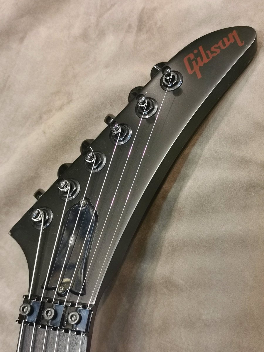 Gibson限定生産品Explorer Vampire Blood MoonがUSED美品で入荷しま