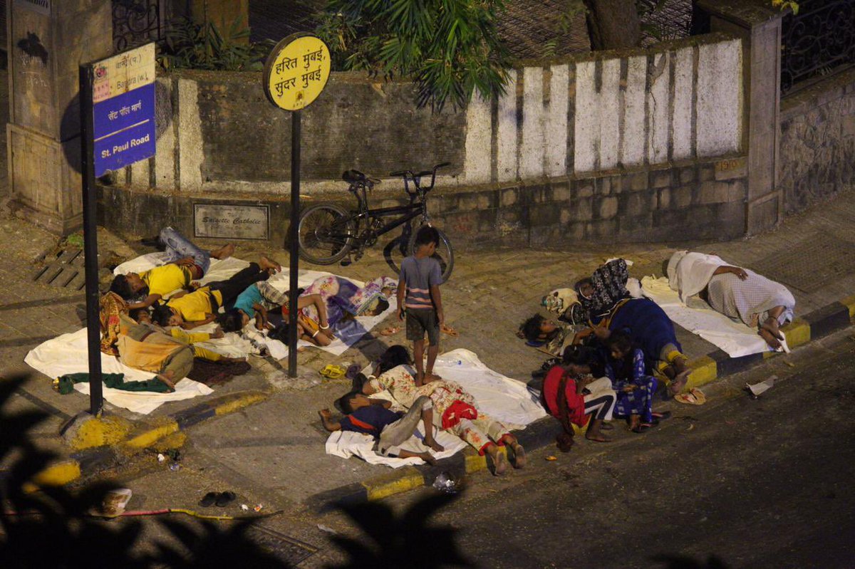 RdExtension's tweet photo. @vishwasnp @MumbaiPolice This is what is Bandra residents have to live with. You had promised a beggar free Mumbai. This is at the corner of Perry Road &amp; St Paul Rd everyday. They are brought here in Rickshaws &amp; SUVs. Full syndicate at work. 1 Yr been complaining to Bandra Police https://t.co/34IWjmJfDv